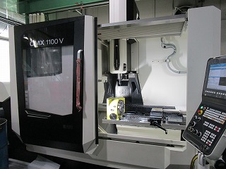 Vertical machining center CMX1100V photograph